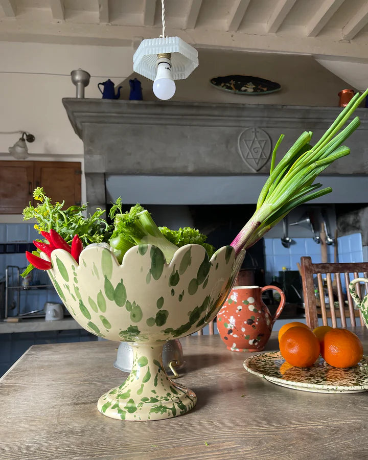 The Scalloped bowl with Stand