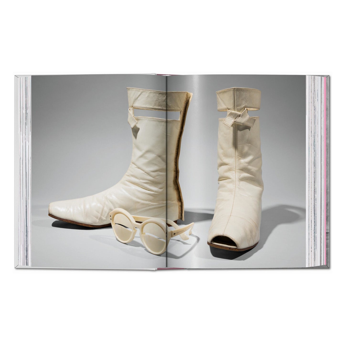 Shoes A–Z. 45th Ed. (German, French, English)