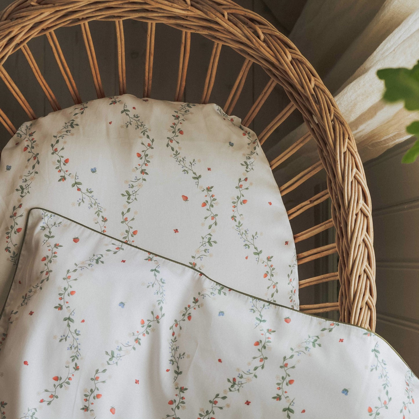 Botanical Berries Baby Duvet - Ivory