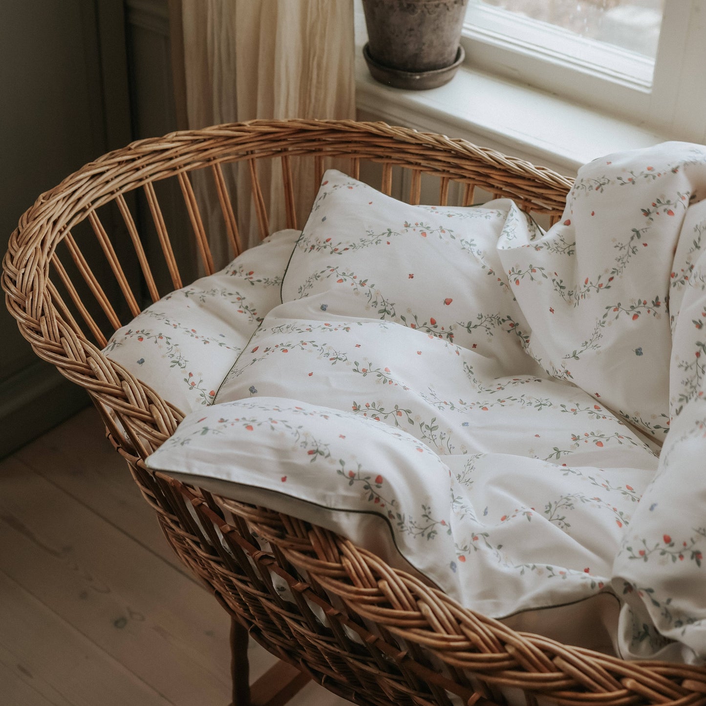 Botanical Berries Baby Duvet - Ivory