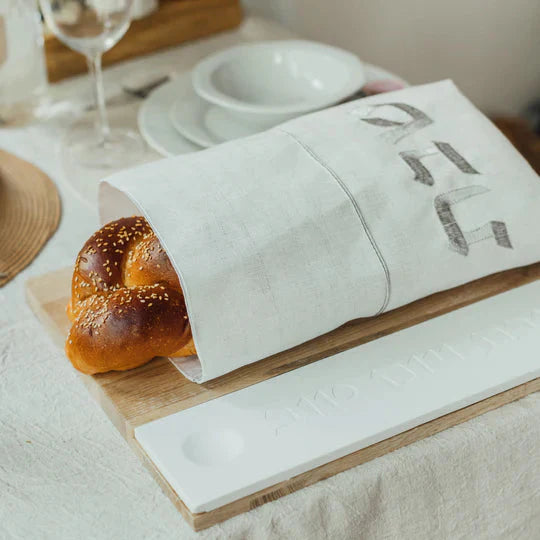 Luxurious wooden Shabbat challah tray with natural concrete and challah knife – Board & Blade Series