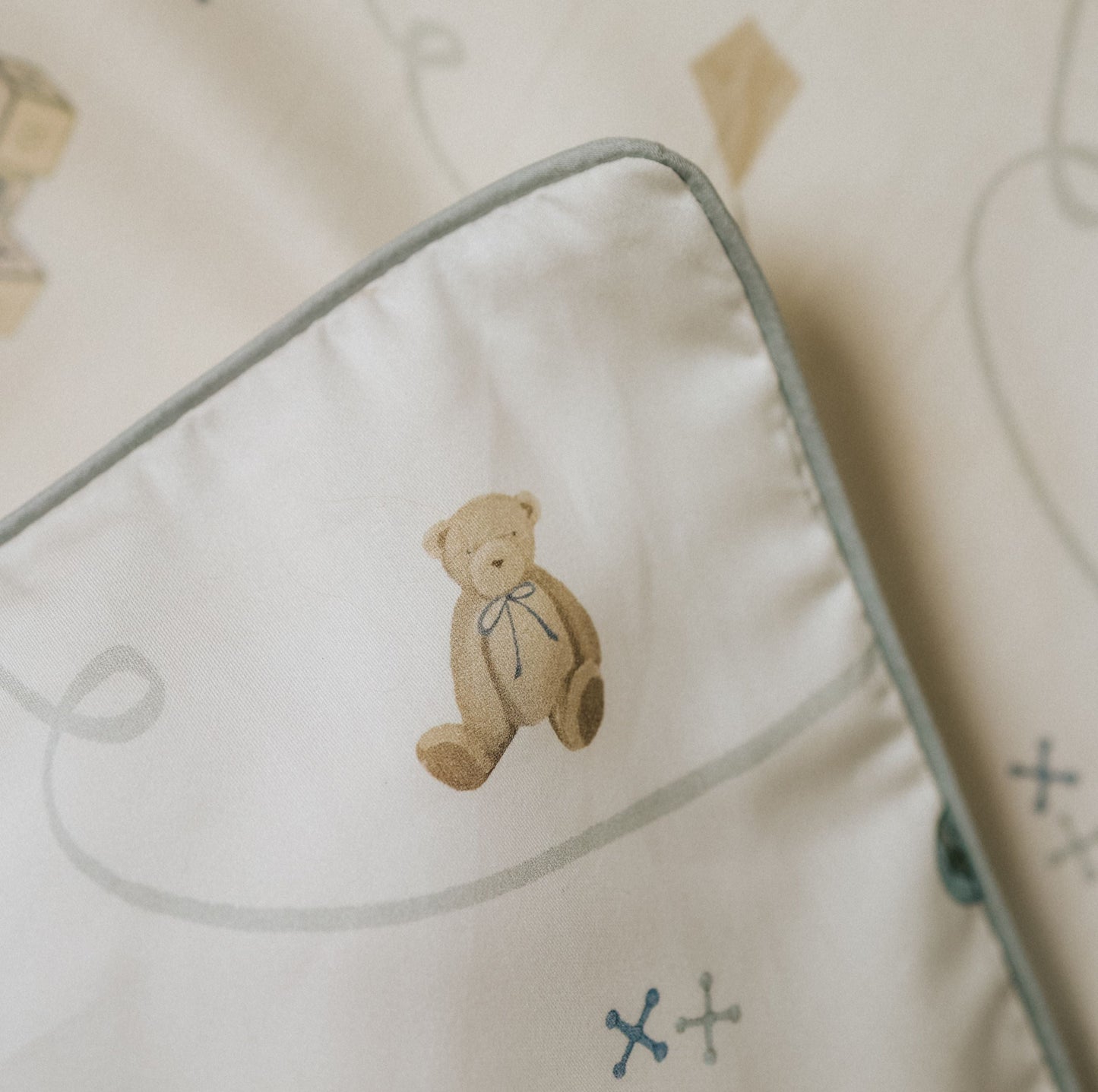 Little Toy Chest Crib Sheet - Ivory