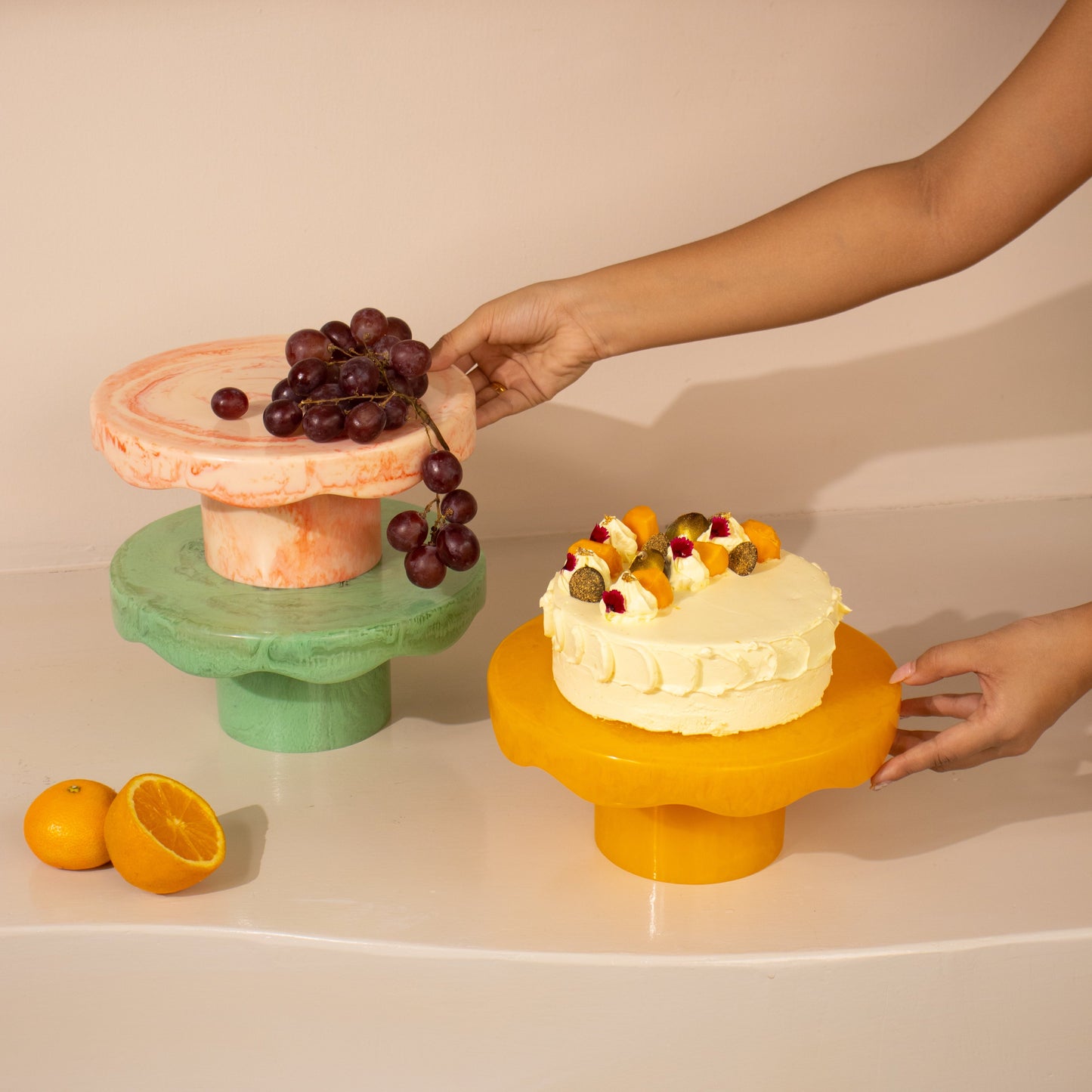 Scallop Resin Cake stand, Green- 9.5x4.5 Inches