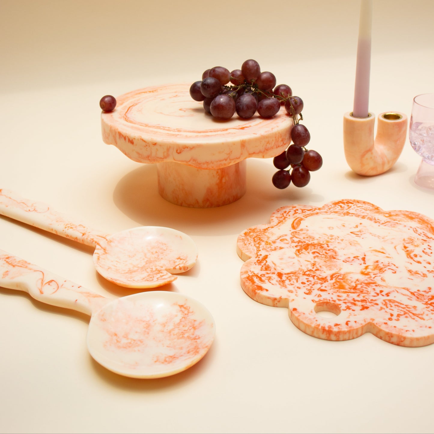 Scallop Resin Cake stand, Pink- 9.5x4.5 Inches