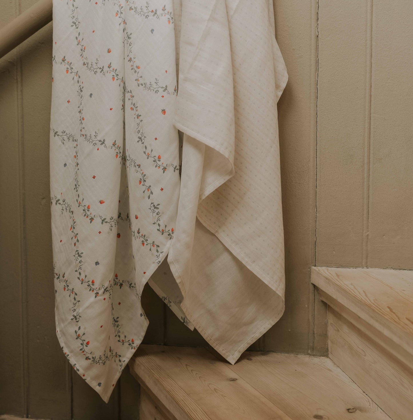 Petal Scallops Swaddle - Pink