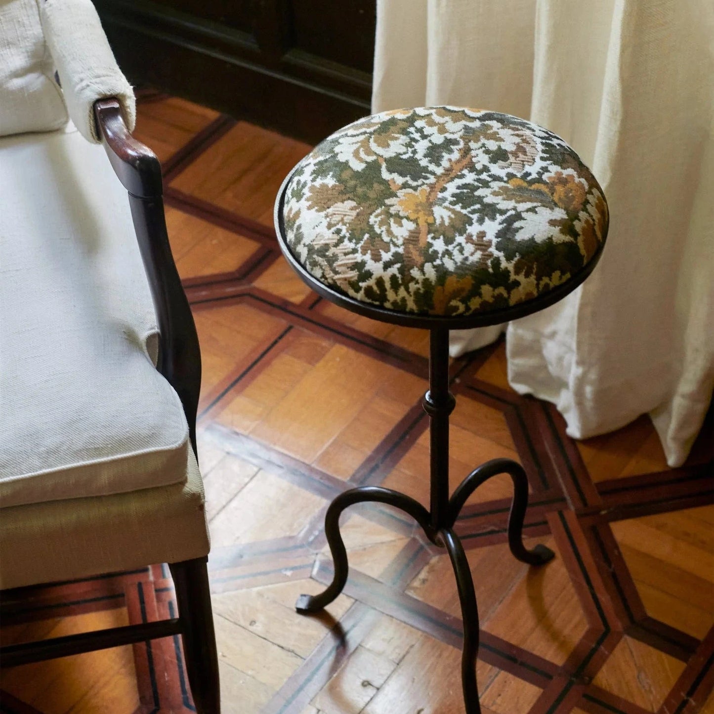 Martini Round Table