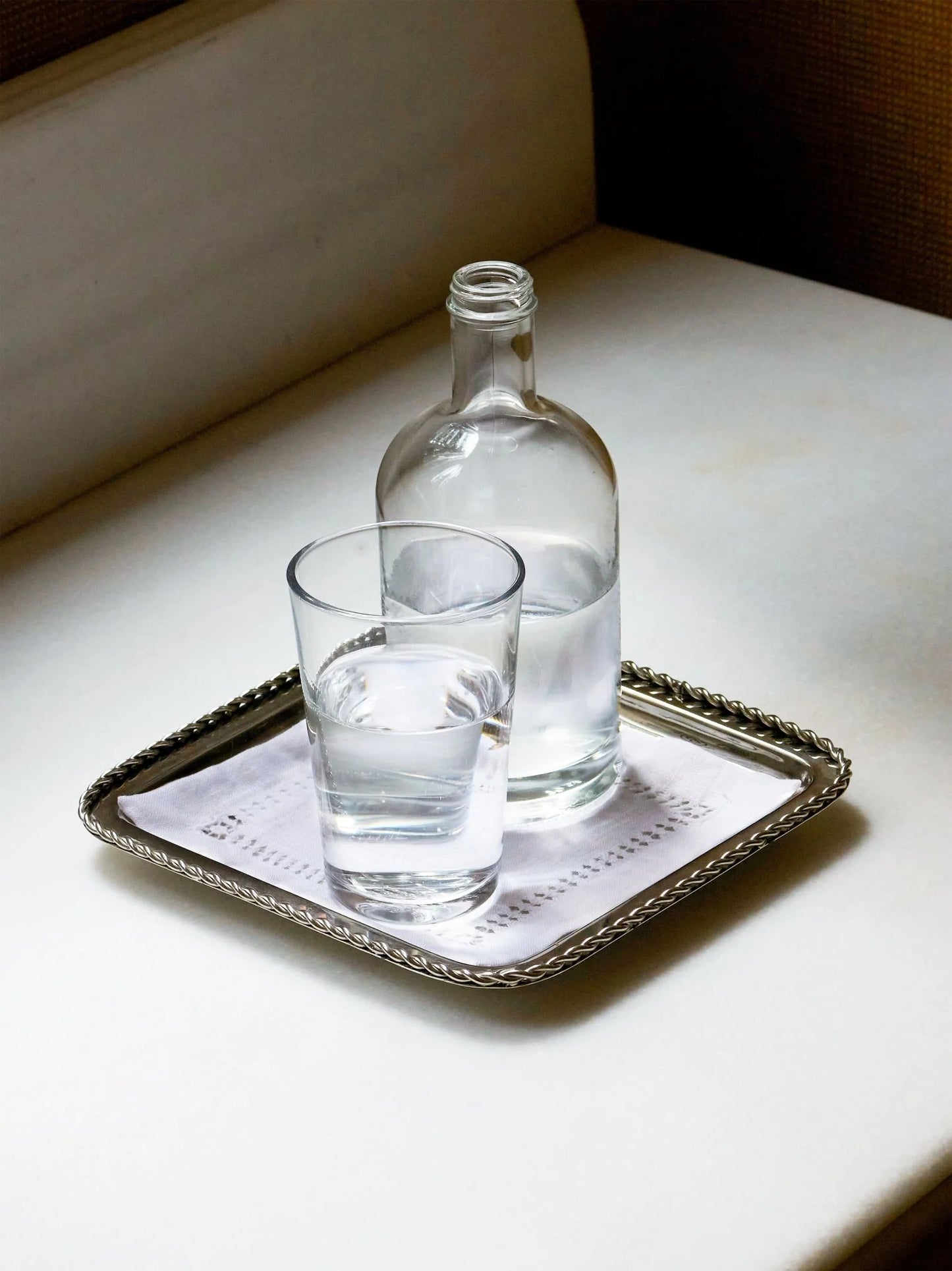 TWIRL TRAY BIG WITH LINEN NAPKIN